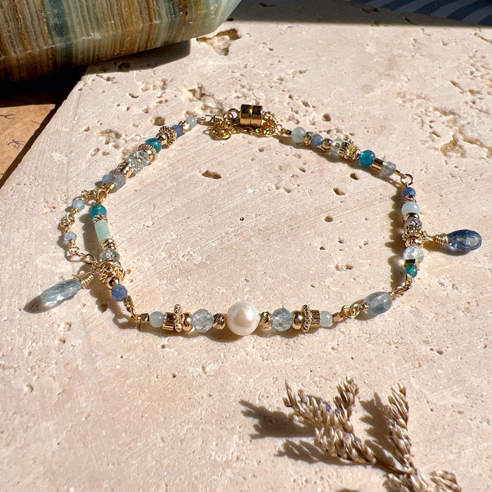 Bracelet: 恍如隔世