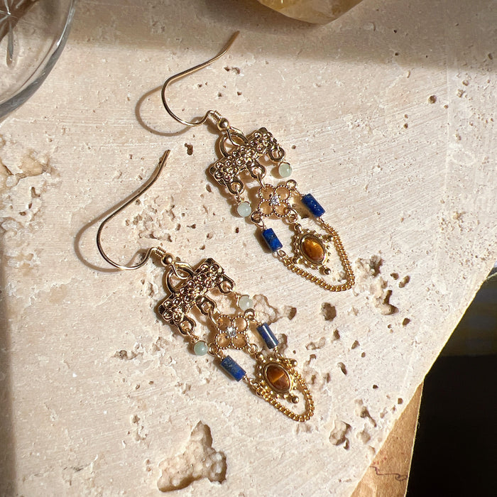 Earrings: 人强马壮