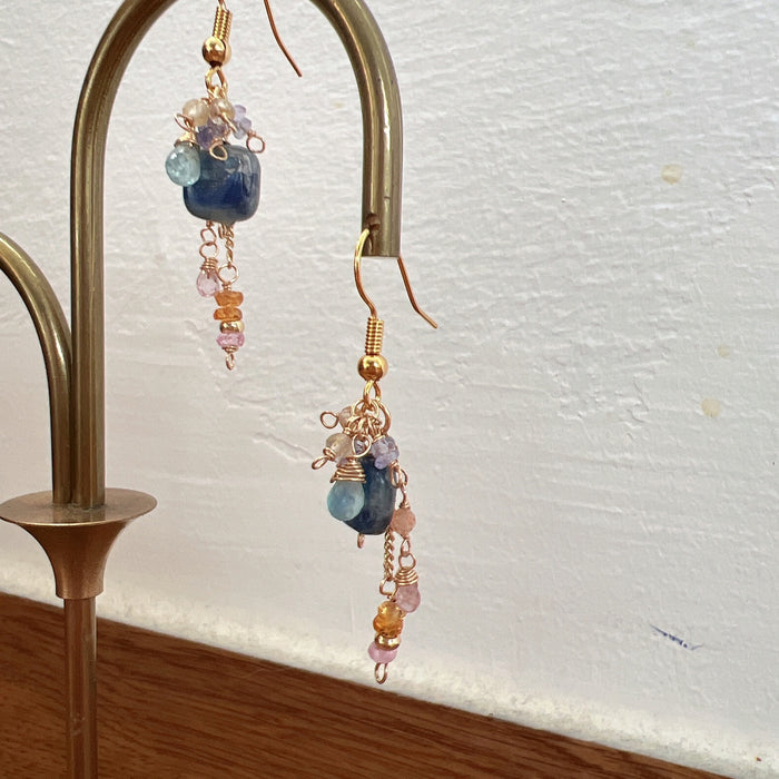 Earrings: Akina