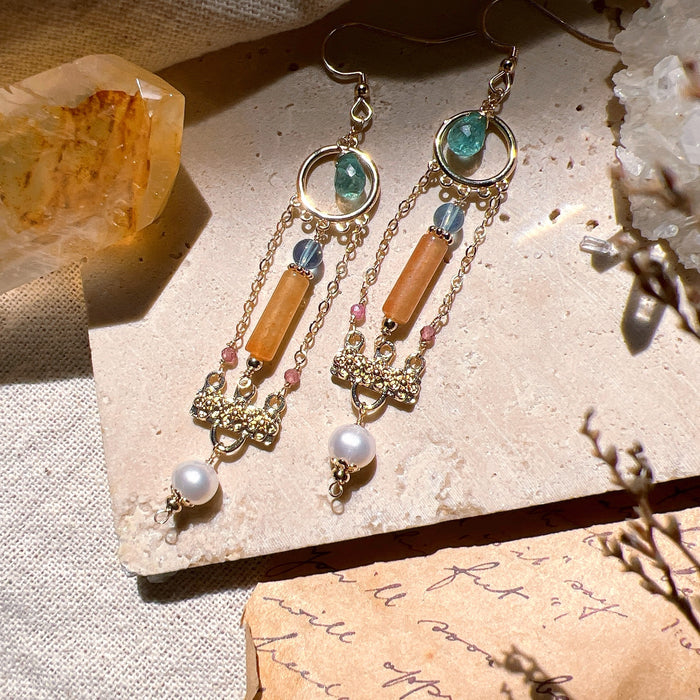 Earrings: 珠光宝气