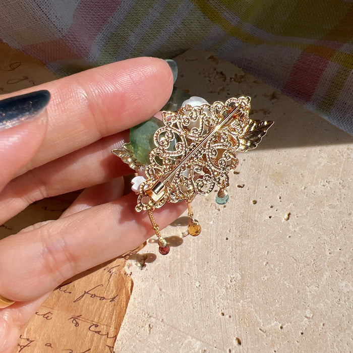 巾帼英雄 Brooch